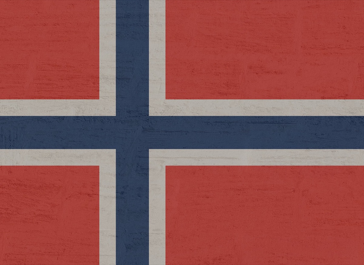 ノルウェーの旗と欧州連合の旗