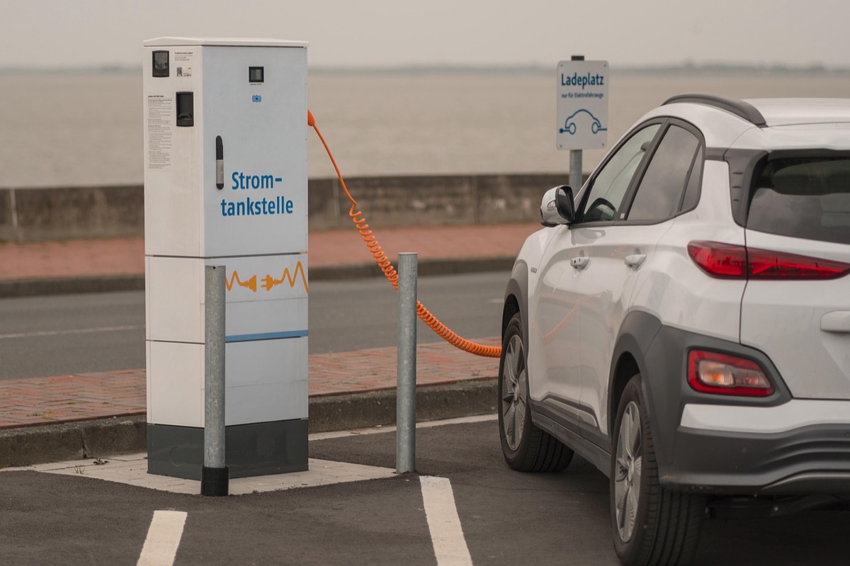 EU内燃機車の規制、電気自動車市場、中国製電気自動車、EU政策の変化、環境に配慮した移動手段、市場競争、政策の動向