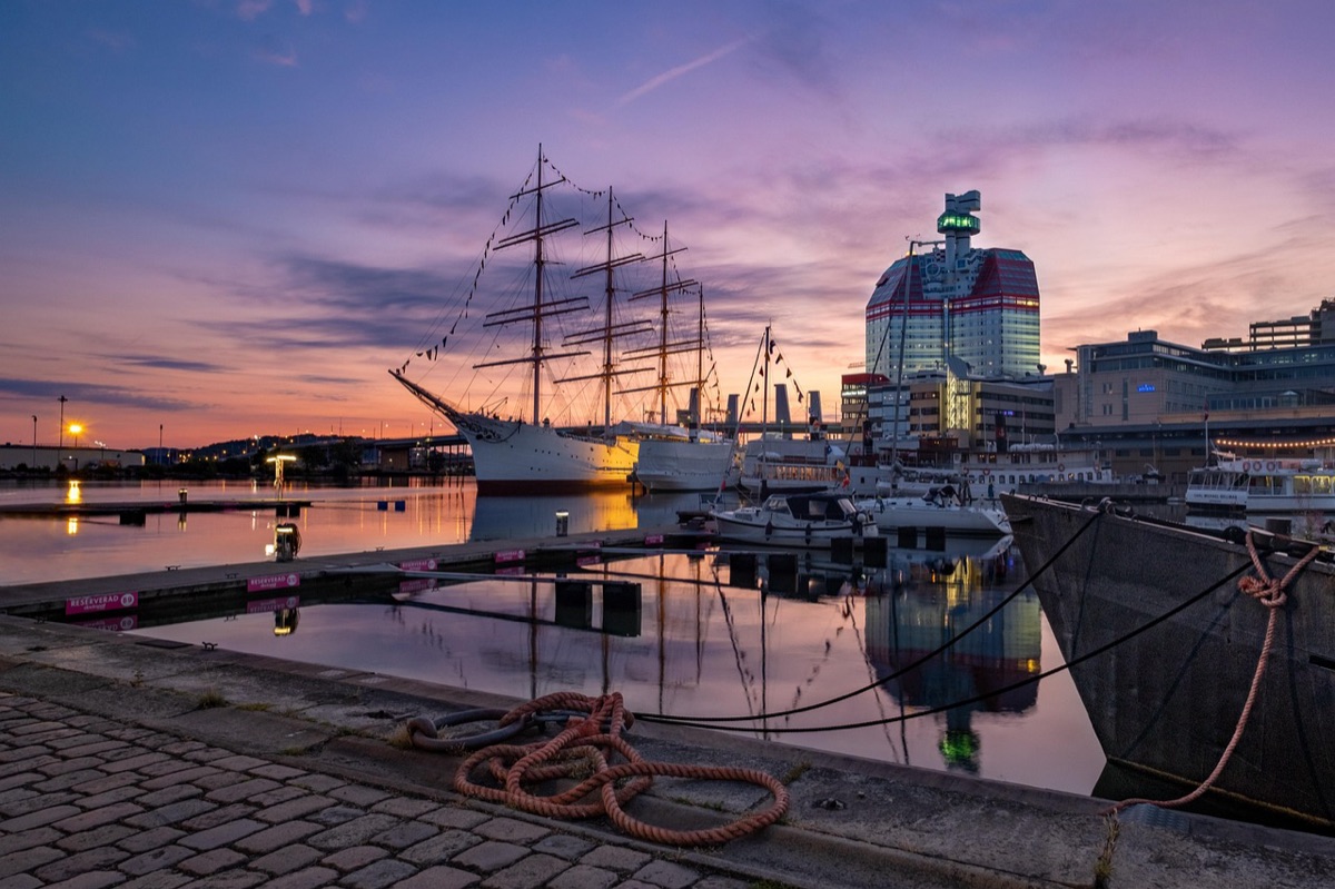 Kleinere Schiffe im Hafen