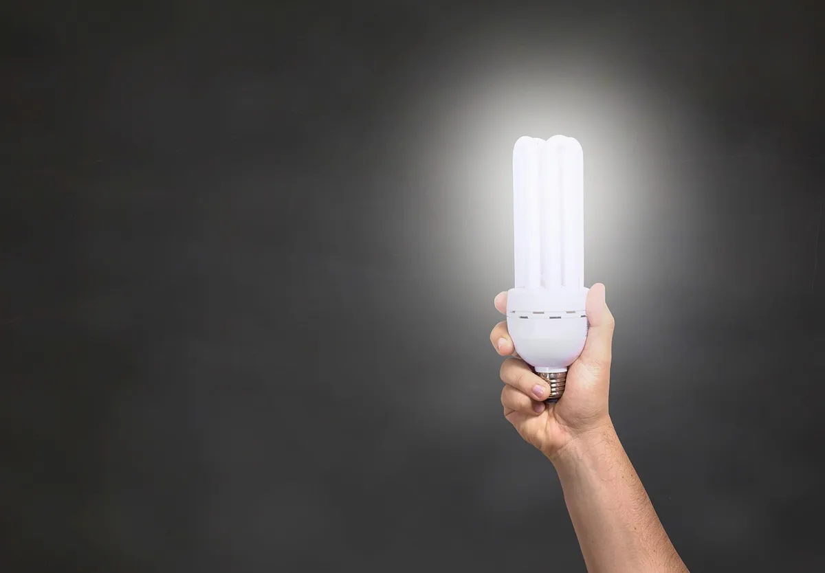 등, 빛, 손, 아이디어, 빛 bulb, 어둠, 조명, 밝음, 빛나는, LED, 에너지 절약등, 등, 등, 등, 등, 손, 아이디어, 아이디어, 아이디어, 빛 bulb, 빛 bulb, 빛 bulb, b